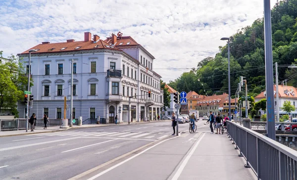 Graz Oostenrijk Juni 2020 Brug Mur Graz Met Mensen Gebouwen — Stockfoto