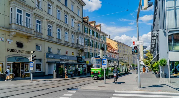 Graz Österreich Juni 2020 Straßenszene Mit Alten Straßenbahnen Menschen Und — Stockfoto