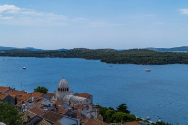 Hırvatistan 'ın Sibenik kentindeki St. James Katedrali boğaza bakıyor