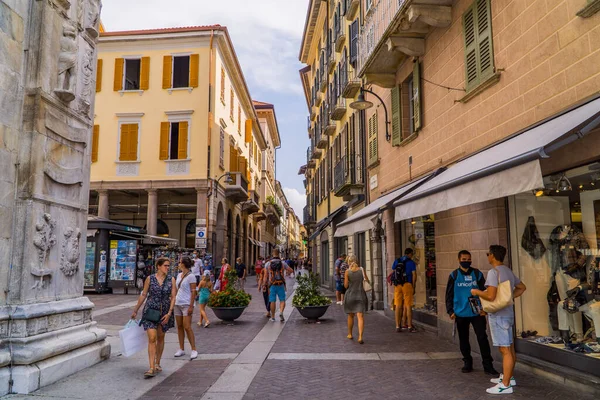 Como Italia Agosto 2020 Una Calle Con Tiendas Gente Centro —  Fotos de Stock