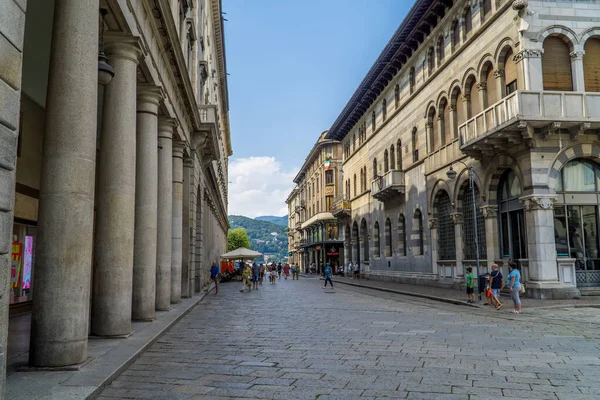 Como Italia Agosto 2020 Una Calle Con Columnas Arquitectura Tradicional —  Fotos de Stock