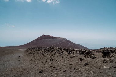 İtalya 'nın Sicilya adasındaki Etna Dağı Ulusal Parkı' nda kraterler