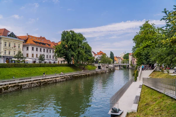 Ljubljana Slovenia June 2020 People Traditional Houses River Ljubljanica — Stock Photo, Image