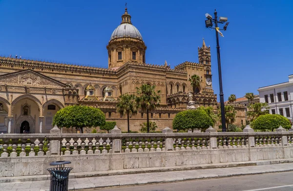 Catedral Palermo Palermo Sicilia Italia Con Bote Basura — Foto de Stock