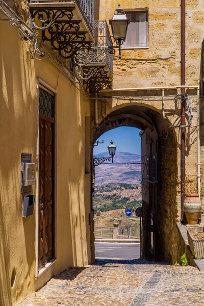 Porta Della Città Vecchia Enna Sicilia Italia Con Vista Leonforte — Foto Stock