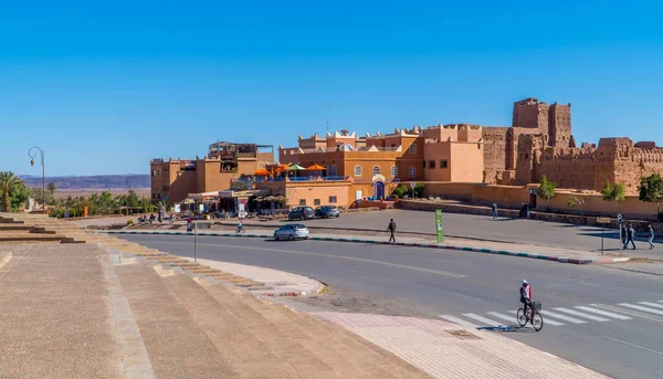 Ouarzazate Marruecos Enero 2021 Plano Calle Coches Edificios Kasbah Taourirt — Foto de Stock