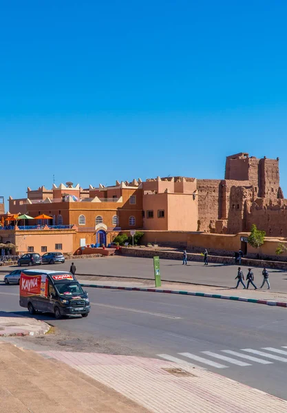 Ouarzazate Marokko Januari 2021 Verticale Straatopname Van Auto Gebouwen Kasbah — Stockfoto
