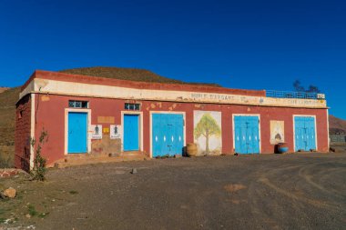 Atlas Dağları, Fas - 18 Ocak 2021 - Fas 'taki Atlas Dağları' nda terk edilmiş bir Argan petrol dükkanı