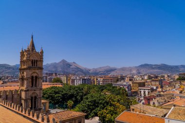 Palermo, İtalya - 29 Temmuz 2020 - Palermo, Sicilya, Palermo Katedrali 'nin panoramik manzarası