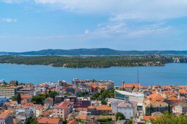 Hırvatistan 'ın Sibenik kentindeki Barone Kalesinin tepesinden panoramik manzara