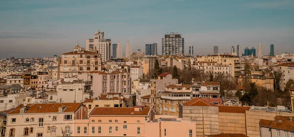 土耳其伊斯坦布尔 2021年1月31日 伊斯坦布尔市中心的美丽的空中全景 现代高楼和日落时的古建筑 — 图库照片