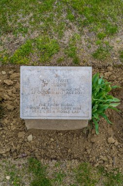 Gelibolu, Türkiye - 2 Mart 2021 - Birinci Dünya Savaşı Gelibolu Seferi 'nden Avusturyalı bir Anzak askerinin mezar taşı