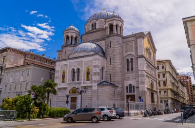 Trieste, İtalya - 23 Temmuz 2020 - Saint Spyridon Sırp Ortodoks Kilisesi görüşü