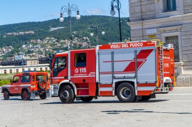 Trieste, İtalya - 23 Temmuz 2020 - İtalyan itfaiye aracı Trieste, Friuli Venezia Giulia