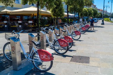 Trieste, İtalya - 23 Temmuz 2020 - Trieste, Friuli 'nin merkezinde bisiklet parçaları