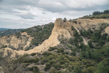 Bulutlu bir günde Sfenks manzarası, Gelibolu yarımadasının en belirgin simgelerinden biri, Türkiye Birinci Dünya Savaşı sırasında ünlü oldu.