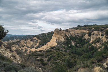 Huysuz bir günde Sfenks manzarası, Gelibolu yarımadasının en belirgin simgelerinden biri, Türkiye Birinci Dünya Savaşı sırasında ünlü oldu.