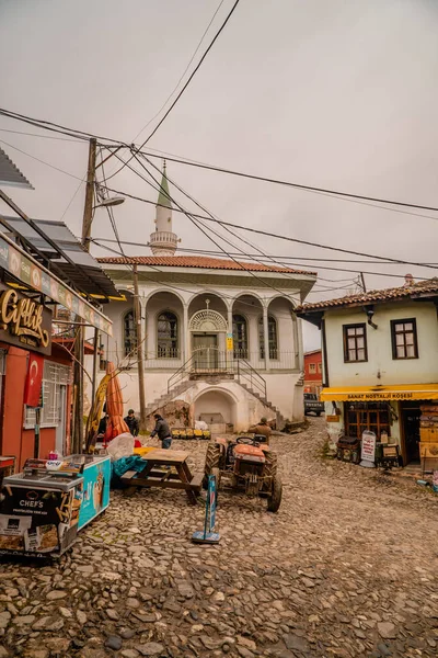 トルコ クマリキジク ブルサ 2021年3月6日トルコ ブルサ近郊のクマリキジク村には 市場や中世オスマン帝国時代の家屋が立ち並ぶモスクの垂直方向の街並 — ストック写真