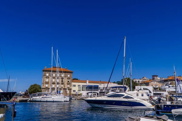 Zadar Kroatië Juli 2020 Motorjachten Zeilboten Haven Van Zadar Dalmatië — Stockfoto