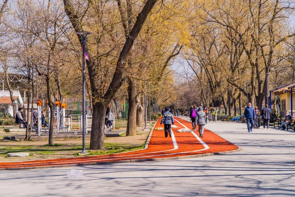 Ankara Turquía Marzo 2021 Gimnasio Aire Libre Personas Caminando Pista — Foto de Stock