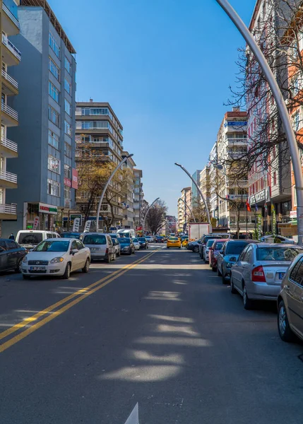 Ankara Törökország Március 2021 Függőleges Utcai Fotózás Lakóépületek Autók Belvárosában — Stock Fotó