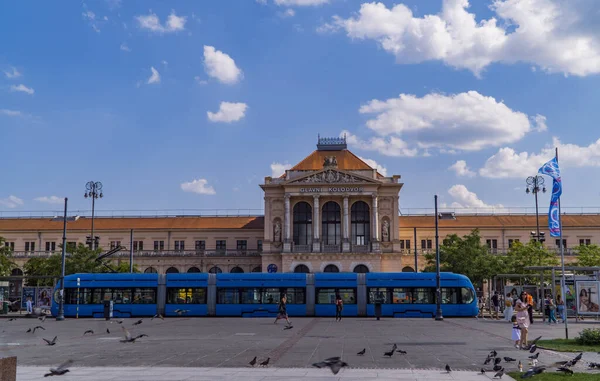 Záhřeb Chorvatsko Června 2020 Moderní Lehká Železniční Tramvaj Před Hlavním — Stock fotografie