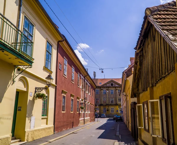 Загреб Хорватия Июня 2020 Года Улица Средневековыми Домами Автомобилями Городе — стоковое фото