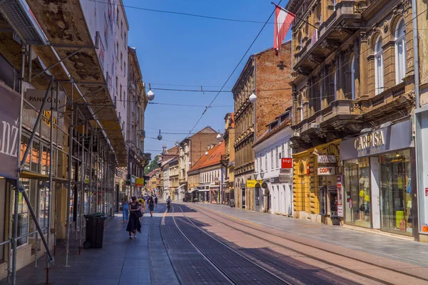 Zagreb Croacia Junio 2020 Una Vista Gente Caminando Por Calle —  Fotos de Stock