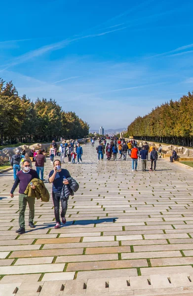 Ankara Turquía Marzo 2021 Vista Vertical Personas Caminando Por Sendero — Foto de Stock