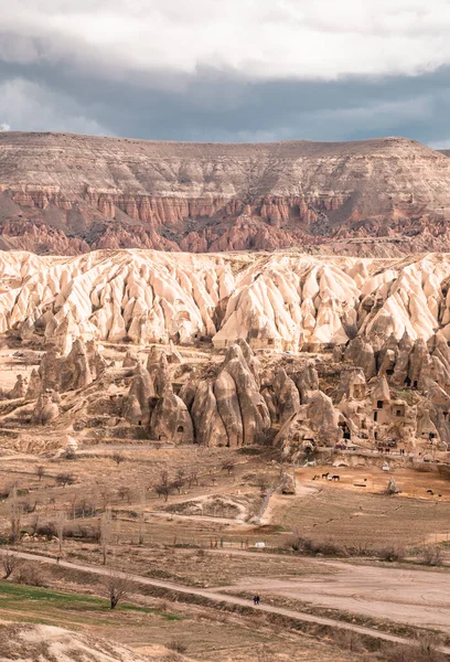 Prachtig Stemmig Verticaal Uitzicht Unieke Cappadocialandschappen Met Rotsformaties Sprookjesschoorstenen Bij — Stockfoto