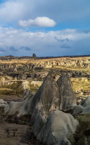 Prachtig Verticaal Zicht Unieke Rotsformaties Typische Feeënschoorstenen Goreme Cappadocië Turkije — Stockfoto