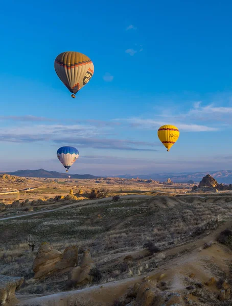 Goreme Turquía Marzo 2021 Espectacular Vista Vertical Del Amanecer Globos — Foto de Stock