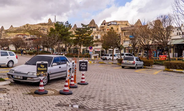 Goreme Turkije Maart 2021 Straatbeeld Van Auto Winkels Het Centrum — Stockfoto