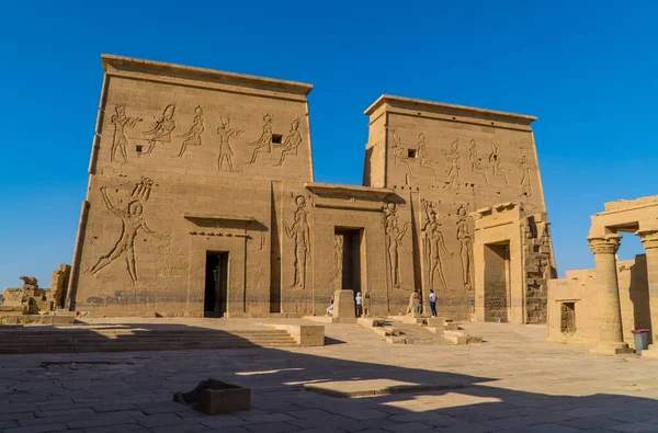 Agilkia Egipto Abril 2021 Turistas Templo Isis Isla Agilkia Embalse —  Fotos de Stock