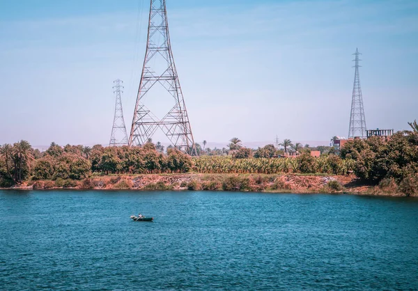 Edfu Egypte April 2021 Een Man Die Een Boot Roeit — Stockfoto