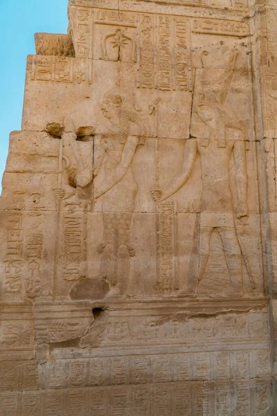 Αιγυπτιακά Ιερογλυφικά Και Χαρακτικά Στους Τοίχους Του Ναού Kom Ombo — Φωτογραφία Αρχείου