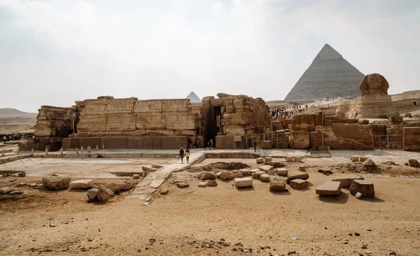 Gizé Egito Abril 2021 Turistas Entrada Esfinge Frente Pirâmides Gizé — Fotografia de Stock