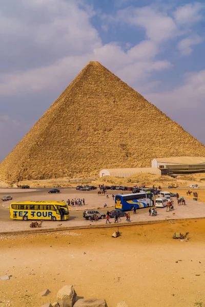 Γκίζα Αίγυπτος Απριλίου 2021 Κάθετη Άποψη Των Τουριστικών Λεωφορείων Στη — Φωτογραφία Αρχείου