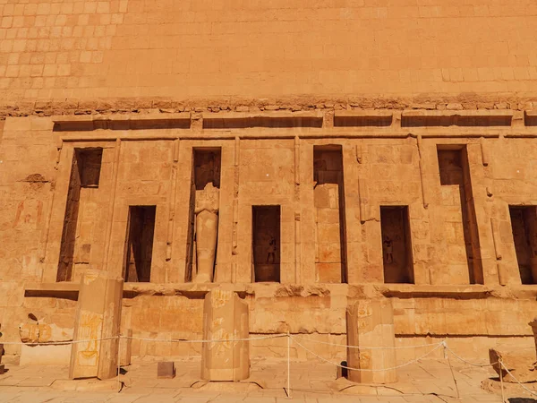 Pohled Komnaty Sloupy Zdi Uvnitř Chrámu Hatshepsut Luxoru Egypt — Stock fotografie