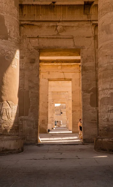 Kom Ombo Egipto Abril 2021 Turista Dentro Del Templo Kom —  Fotos de Stock