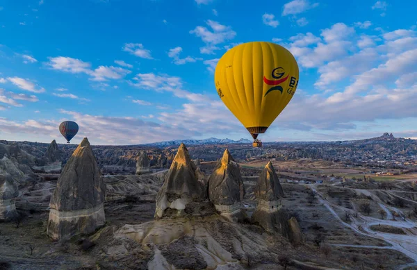 Goreme Turcja Marca 2021 Panorama Wschodu Słońca Widok Turysty Balony — Zdjęcie stockowe