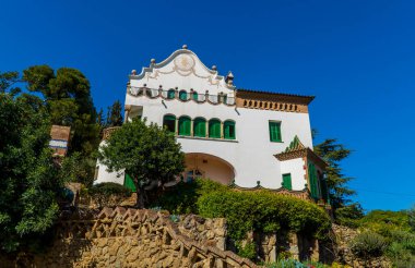 Barcelona, İspanya - 12 Nisan 2021 - Casa Trias 'ın Parc Guell içindeki görüntüsü