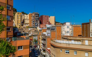 Barselona, İspanya - 12 Nisan 2021 - Barcelona şehir merkezindeki yerleşim yerleri manzarası