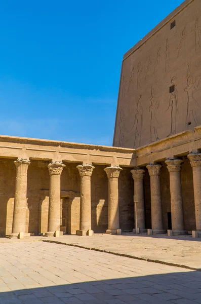 Vista Vertical Del Interior Del Templo Horus Edfu Templo Edfu —  Fotos de Stock