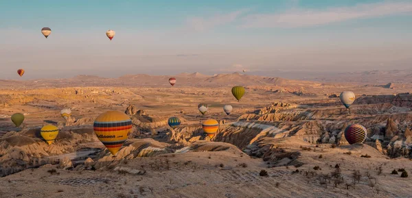 Urgup Kapadocja Turcja Marca 2021 Panoramiczny Wschód Słońca Widok Balonów — Zdjęcie stockowe