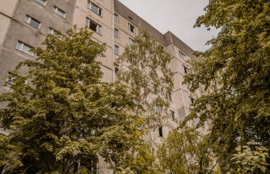 Pripyat 'taki terk edilmiş Sovyet apartmanı Çernobil Yasak Bölgesi, Ukrayna
