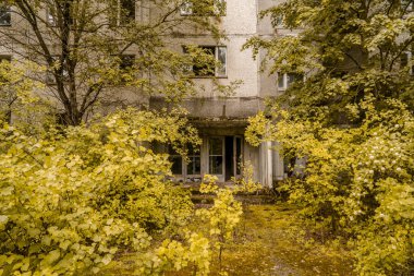 Pripyat 'taki terk edilmiş Sovyet apartmanı Çernobil Yasak Bölgesi, Ukrayna