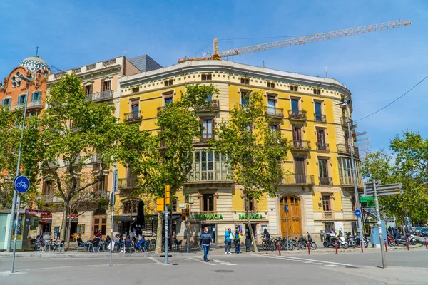 Barcelona Spanien April 2021 Straßenfotografie Traditioneller Architektur Mit Menschen Und — Stockfoto