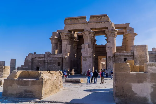 Kom Ombo Egipto Abril 2021 Turistas Templo Kom Ombo —  Fotos de Stock