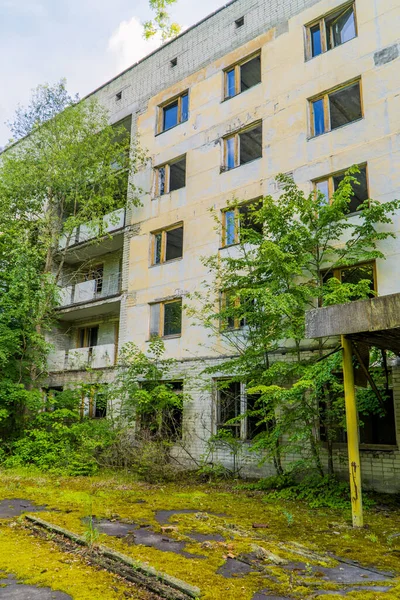 Κάθετη Άποψη Της Παρακμάζουσας Πολυκατοικίες Pripyat Ουκρανία Στη Ζώνη Αποκλεισμού — Φωτογραφία Αρχείου